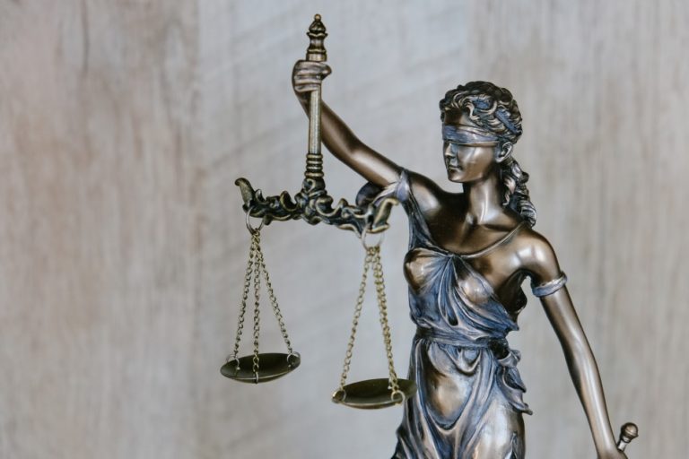 Jaka jest różnica między komornikami a windykatorami?