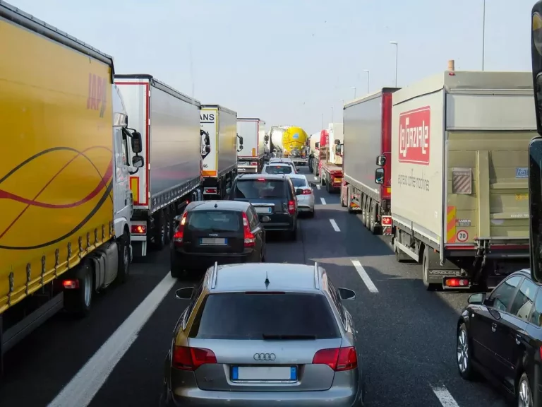 Transport ekspresowy w europie – jak firmy ratują łańcuchy dostaw